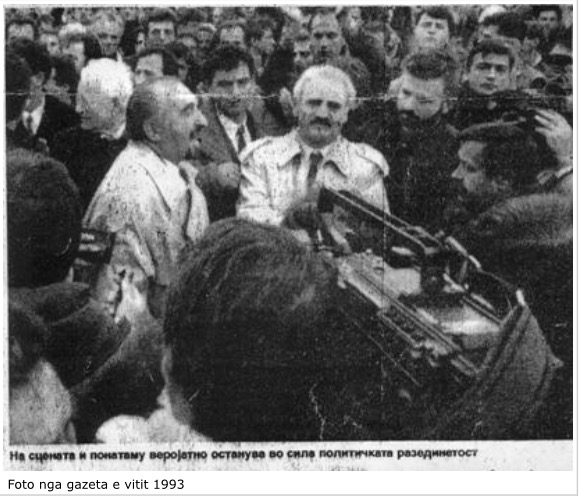 Profesor Xhevahir Shaqiri në protesta në vitin 1993, ai ishte njëri ndër iniciatorët e parë për hapjen e paraleleve me mësim në gjuhën shqipe në gjimnazin e Tetovës. Punoi 10 vjet në shkollën fillore Liria në Shkup.
